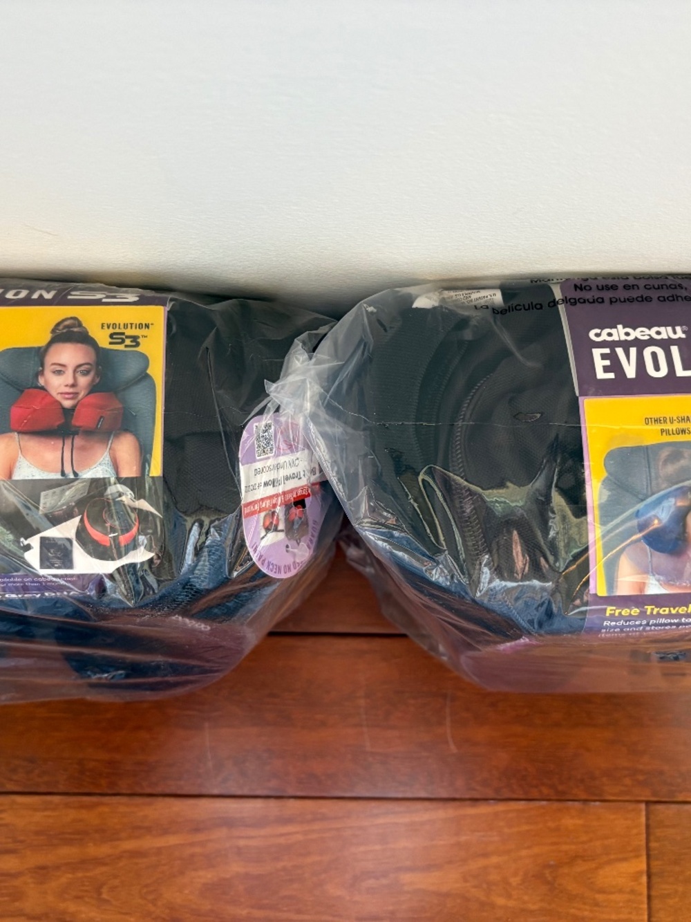 Airplane travel Pillows Cabeau Evolution S3 (set of two) New